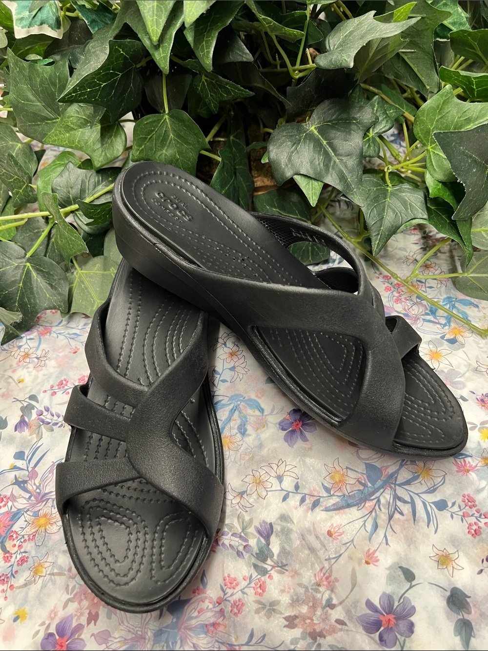 CROCS Black Slip-On Wedge Slide Sandals Size 7 - Picture 3 of 13